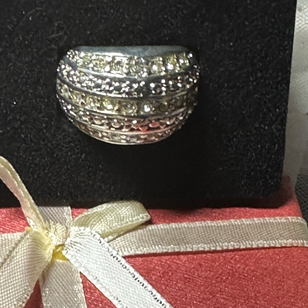 Avon Vintage Day to Night Silver tone Rhinestone Dome Ring - Picture 6 of 16